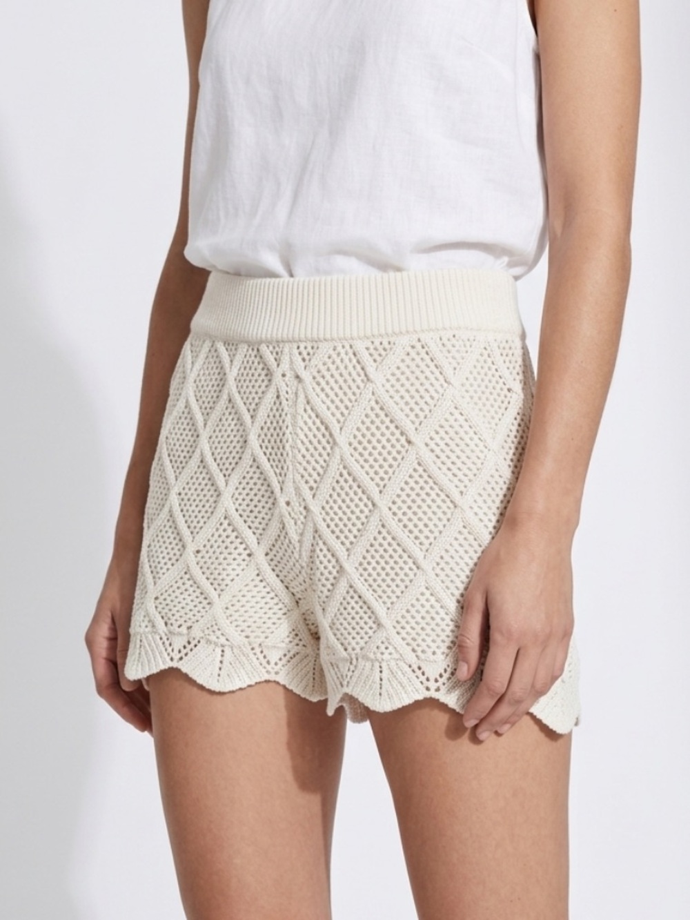 👗Witty Fox Cream Knit Diamond crochet Shorts